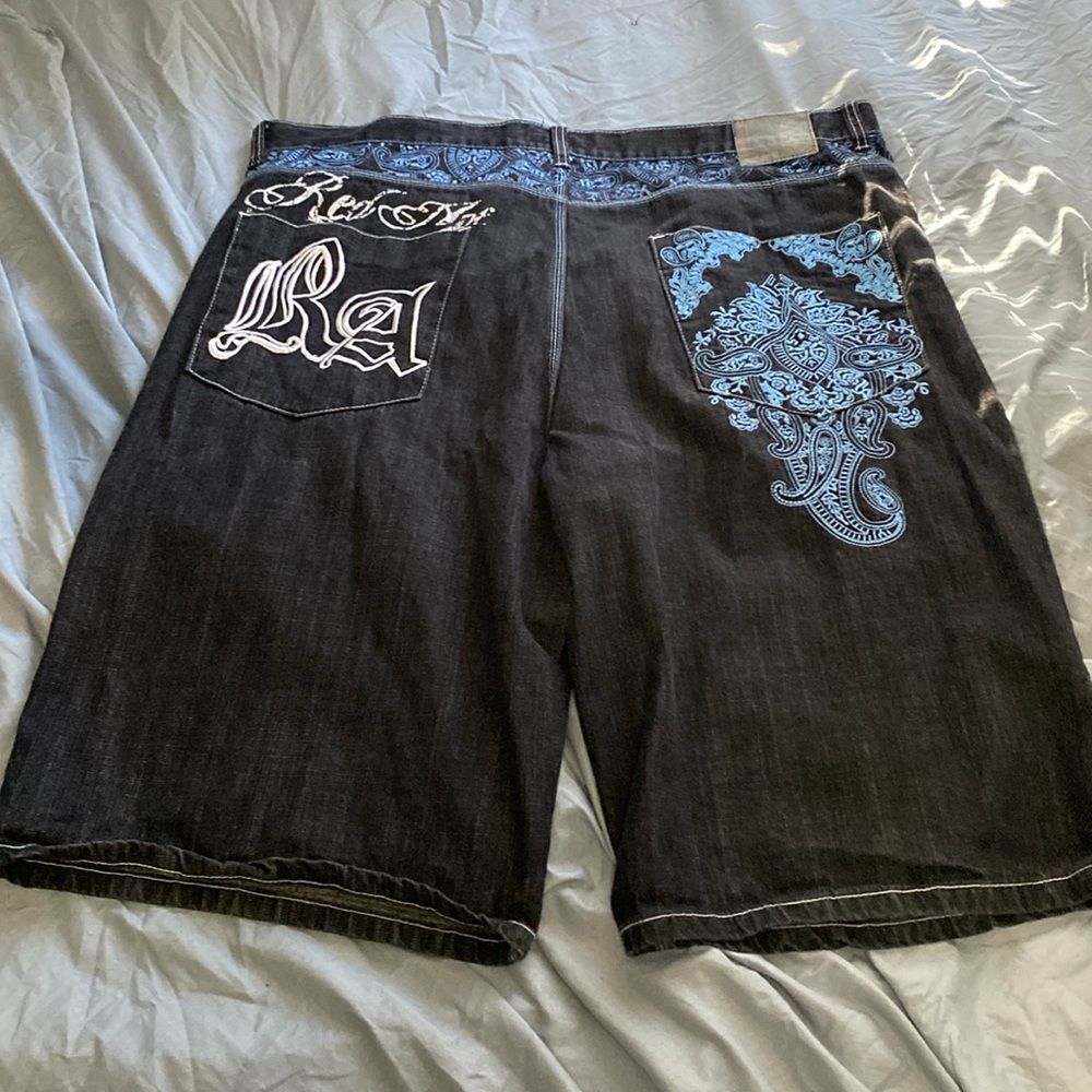 baggy crazy embroidery jorts